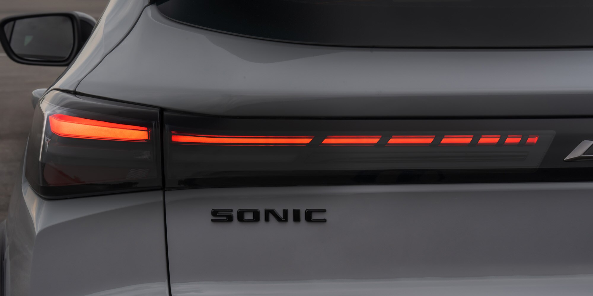 Luces traseras con firma luminosa exclusiva de Chevrolet.